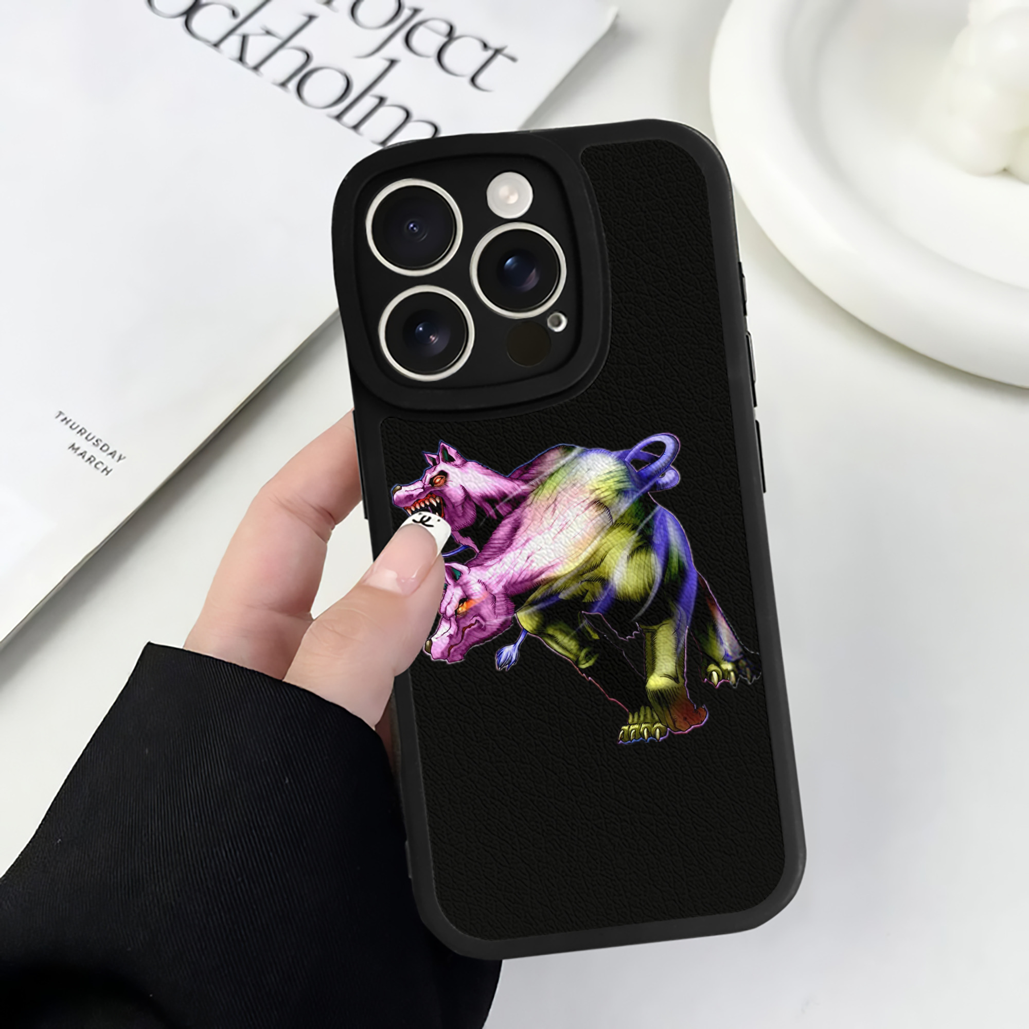 （画像用） 遊☆戯☆王 Yu-Gi-Oh! 【iPhone 16シリーズ対応】シリコンスマホケース（レザー調） 材質：シリコン